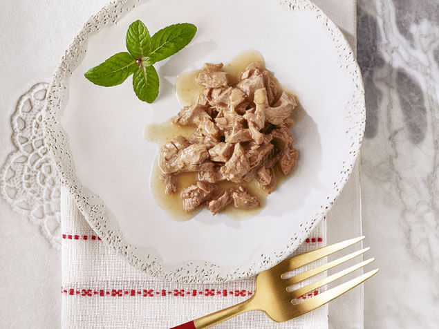 Gourmet Mon Petit meal served on a plate