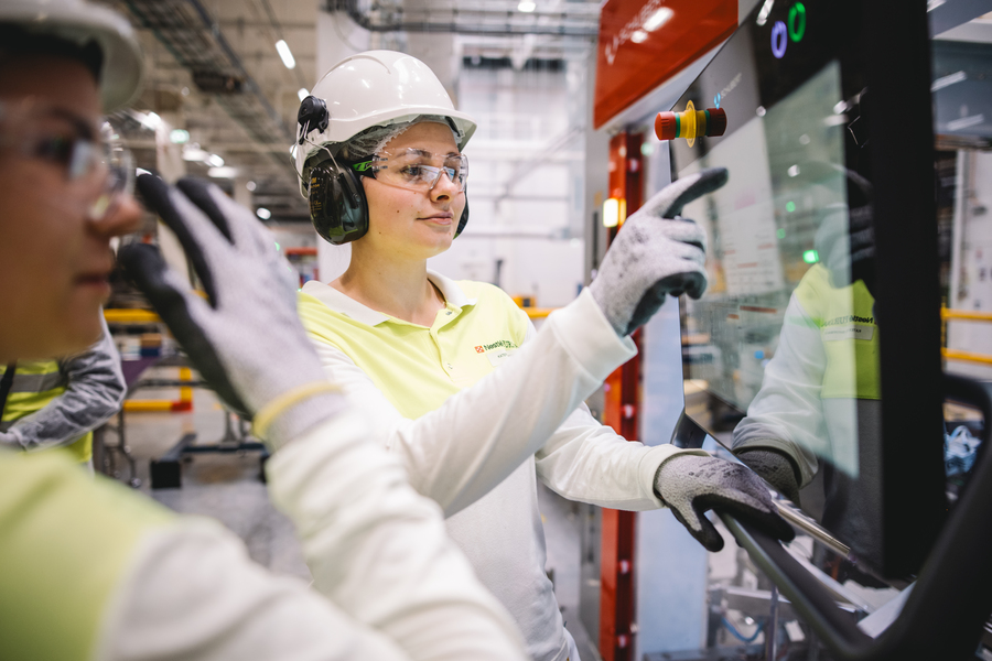 Reducing our manufacturing and distribution emissions